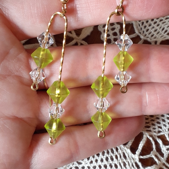 🆕️*WEARABLE ART* HANDMADE ONE OF KIND EARRINGS - Picture 3 of 4